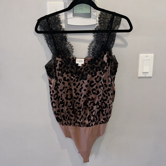 CAMI NYC The Lauren Silk Leopard Bodysuit - Picture 3 of 9